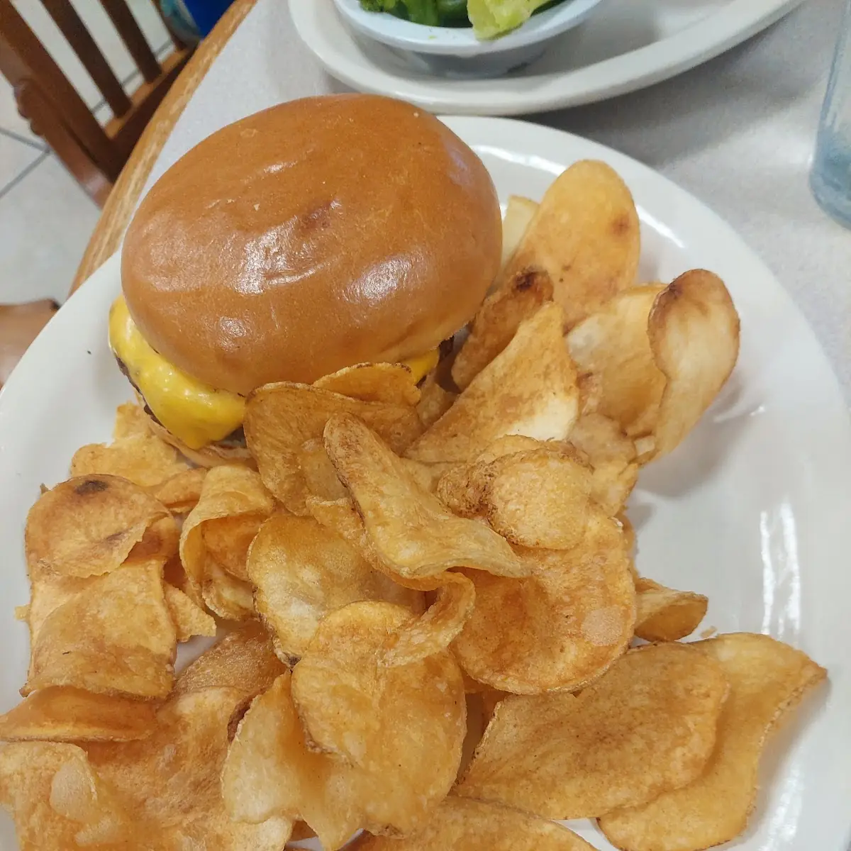 Hamburger with Kettle Chips