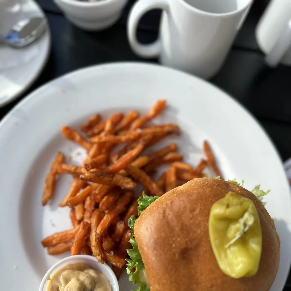Salmon Burger, Charlie Don't Surf