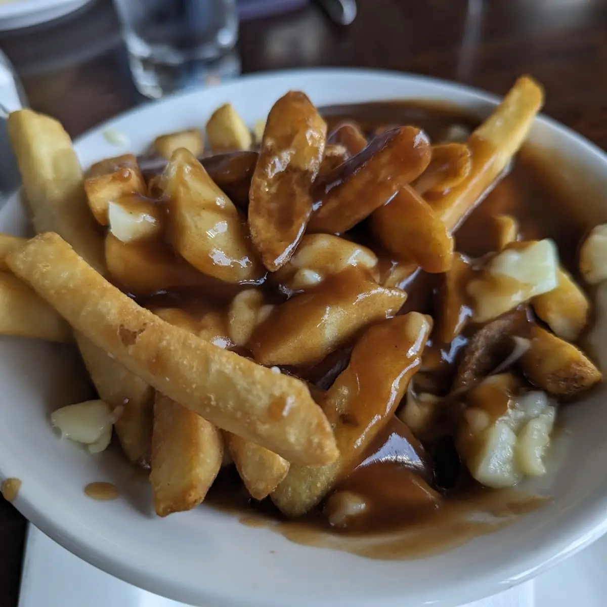 Side Poutine, Charlie Don't Surf