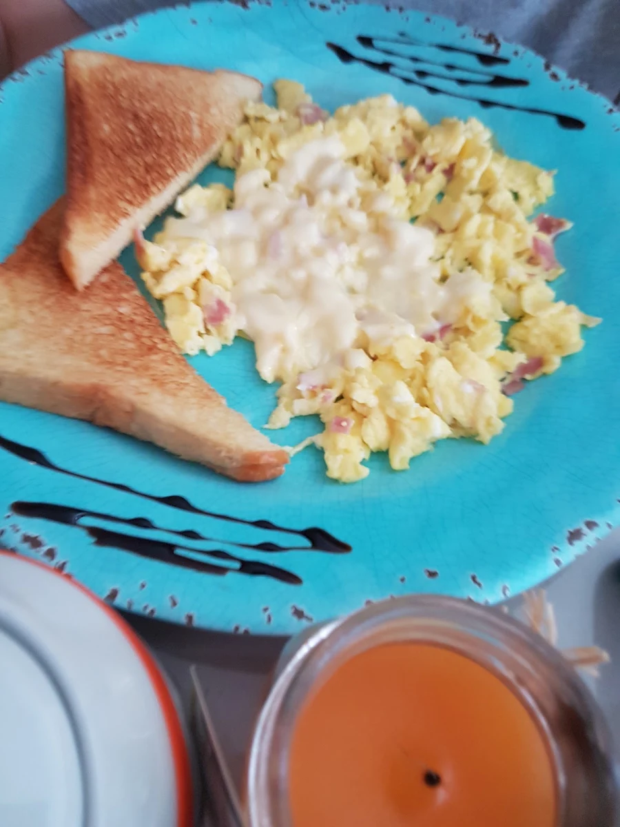 Revoltillo Con Queso Blanco
