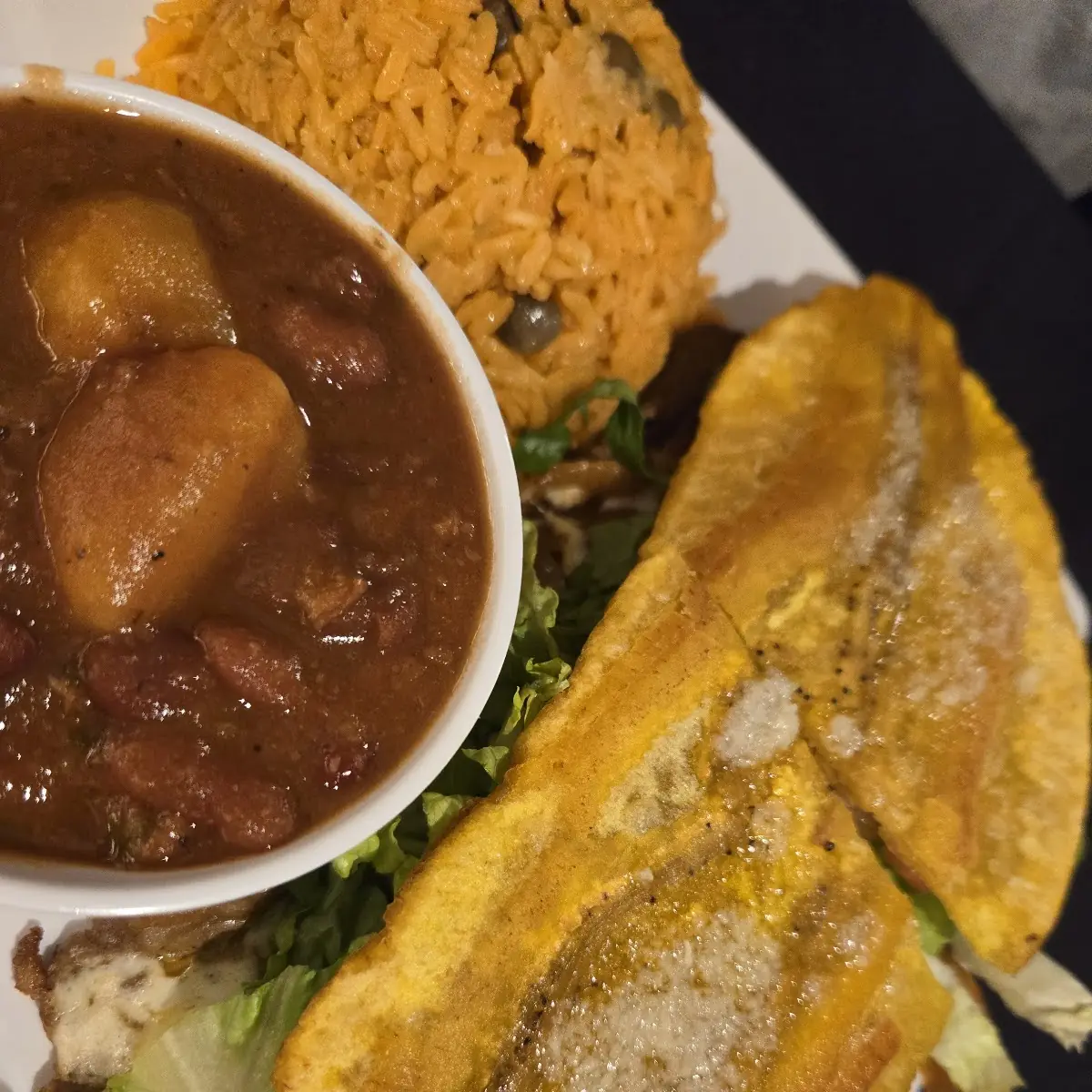 Jibarito Sandwich Con Bistec Encebollado