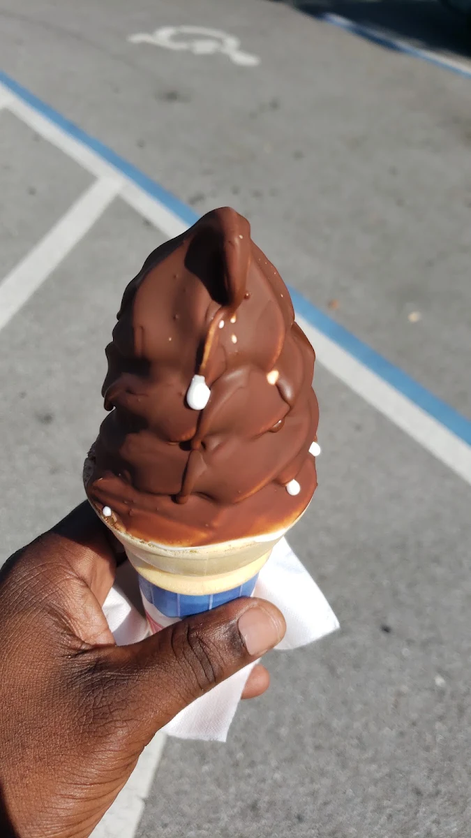 Soft Serve Vanilla Ice Cream with Chocolate Hard Shell
