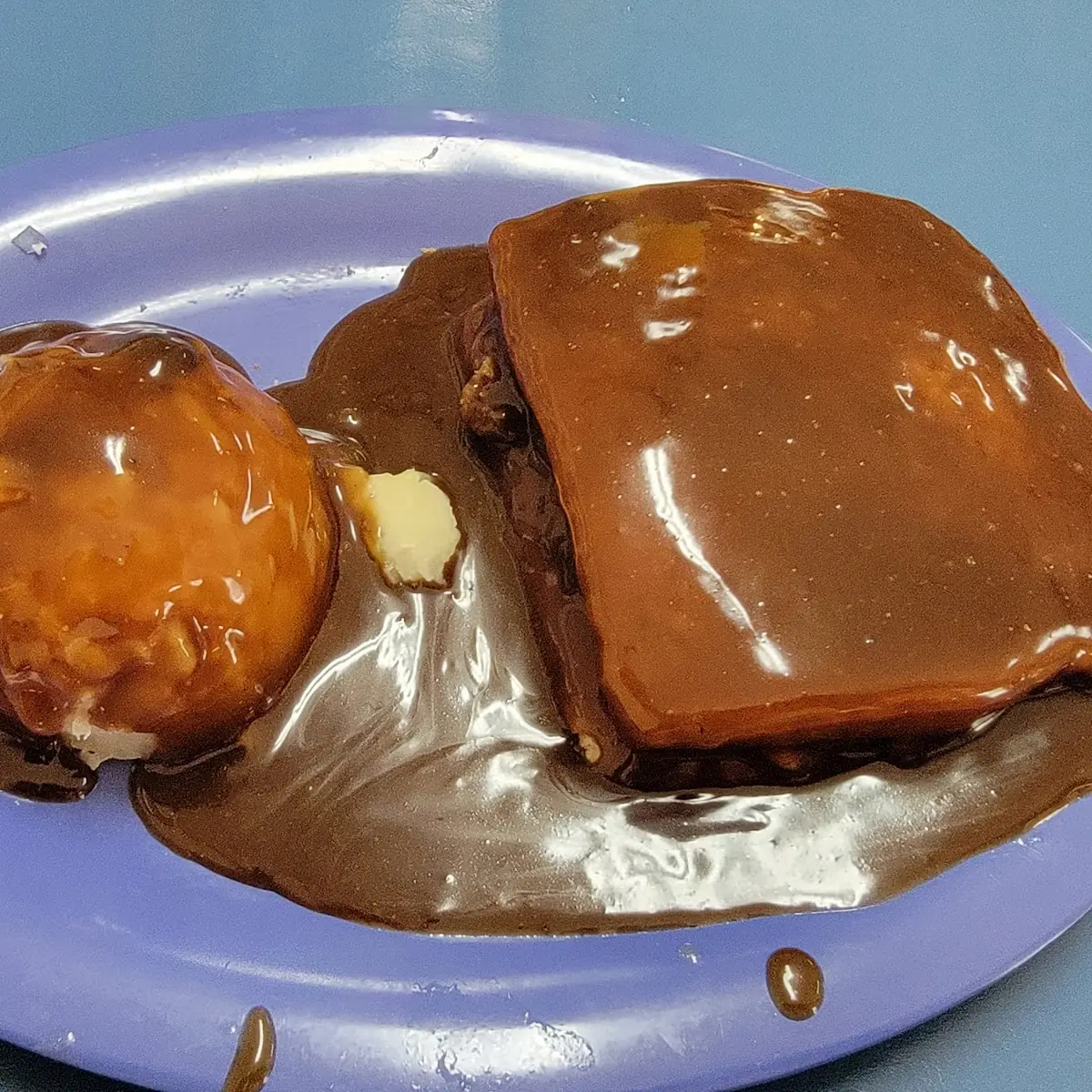 Hot Beef Sandwich with Mashed Potatoes and Gravy