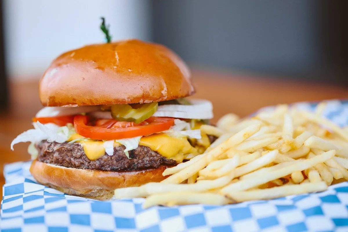 Lucky's Cheeseburger Combo