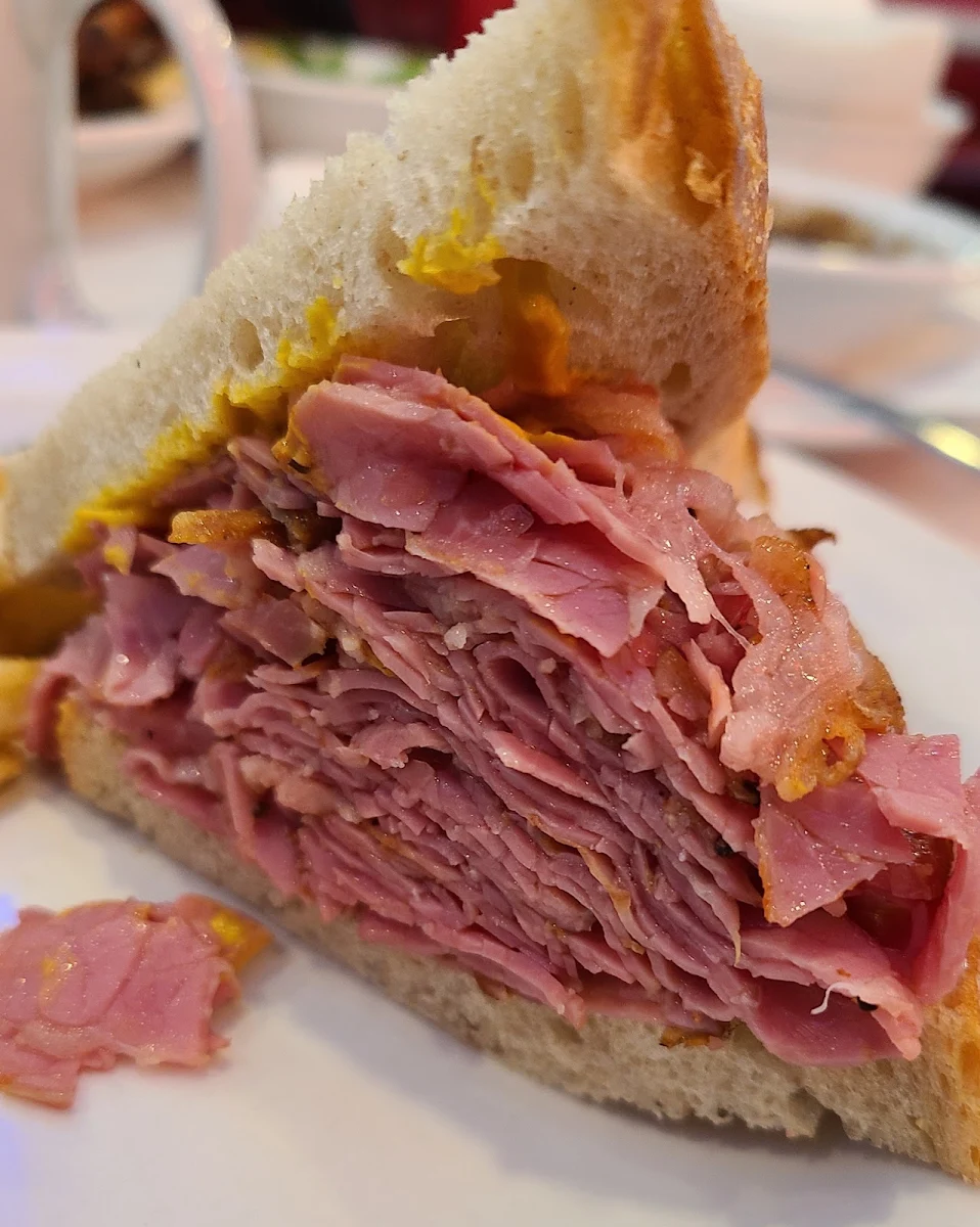 Montréal Smoked Meat, Stella’s Diner
