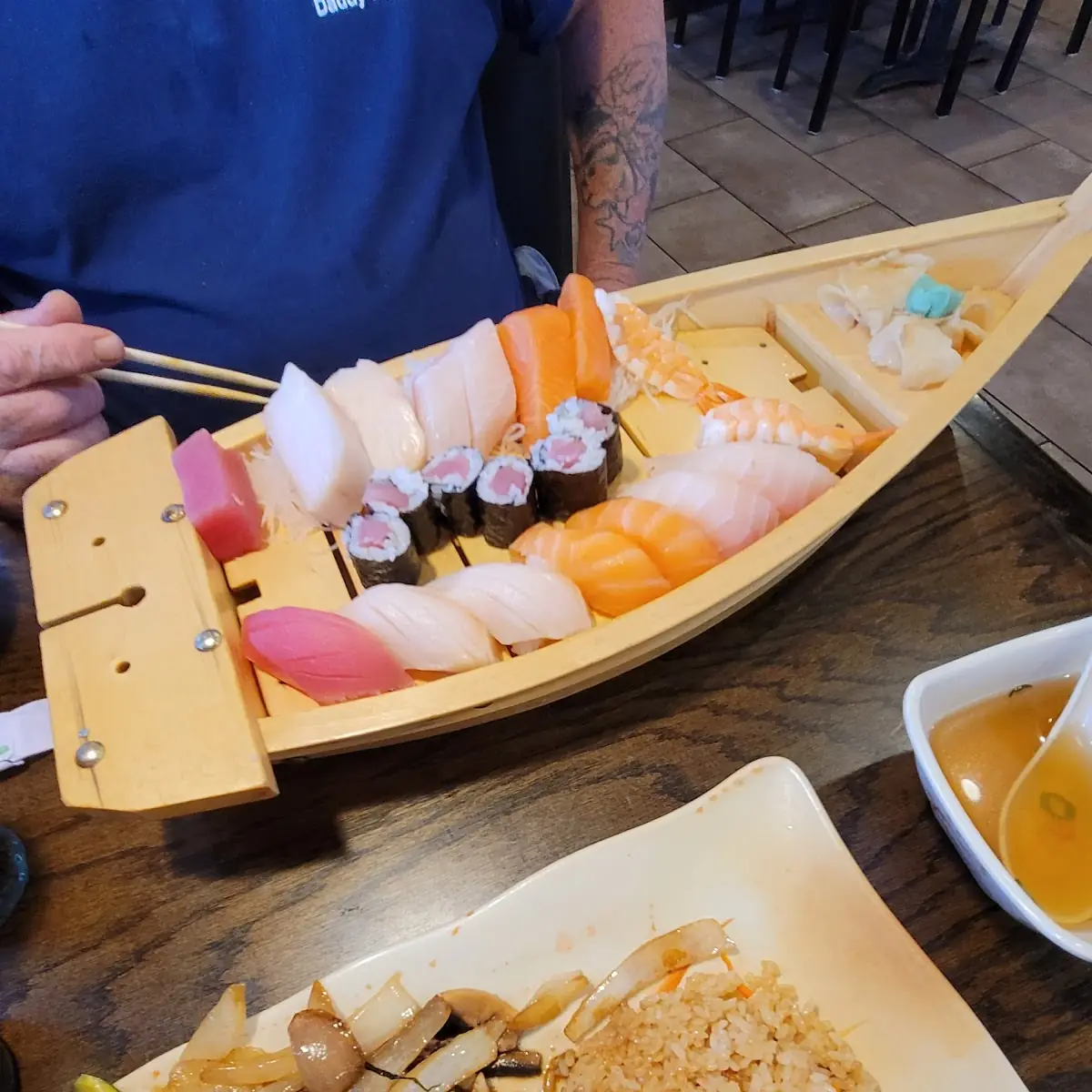 23. Sushi & Sashimi Combination