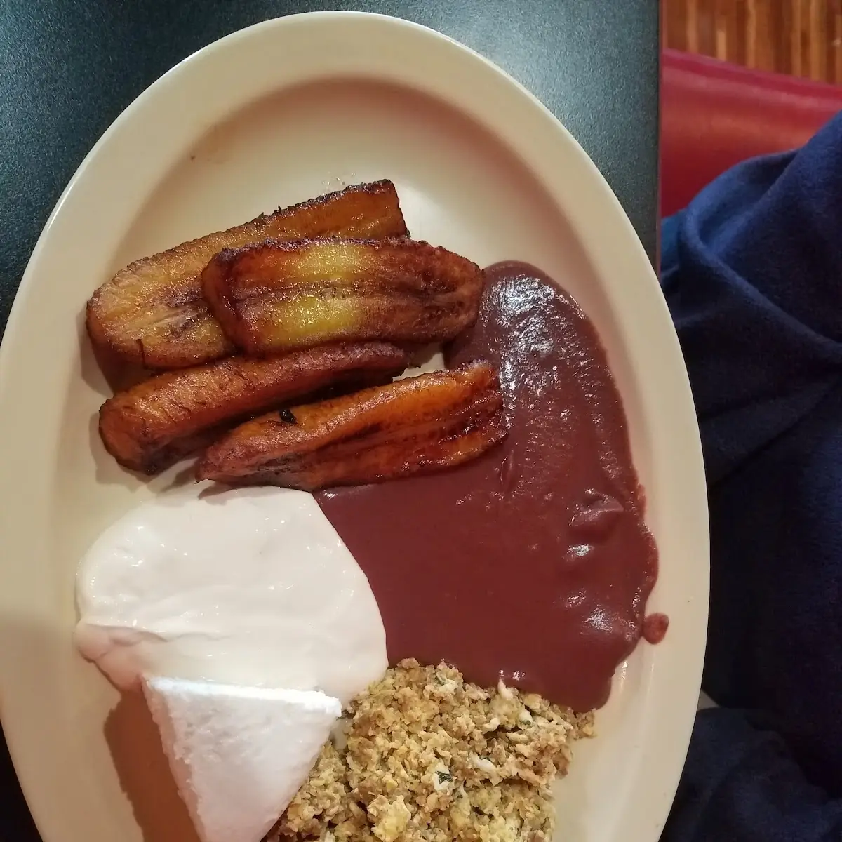 Huevo Con Plátano Frito