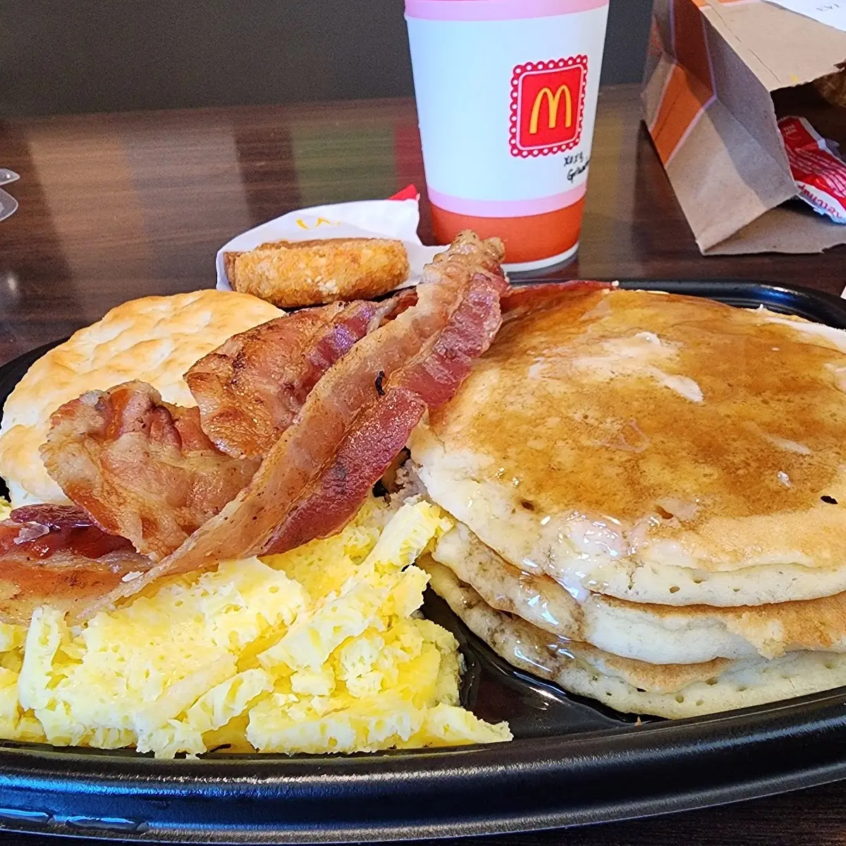 Big Breakfast with Hotcakes