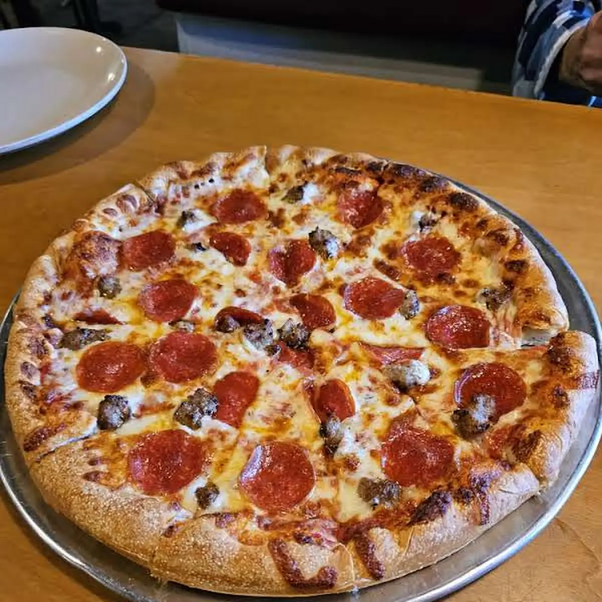 Large Pepperoni Pizza