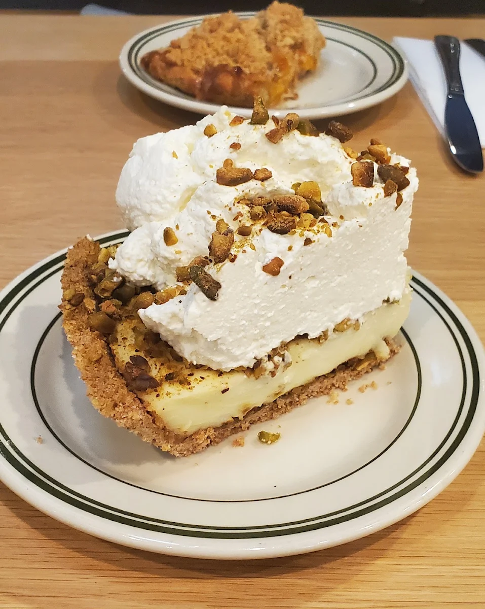 Oatmeal Raisin Cream Pie