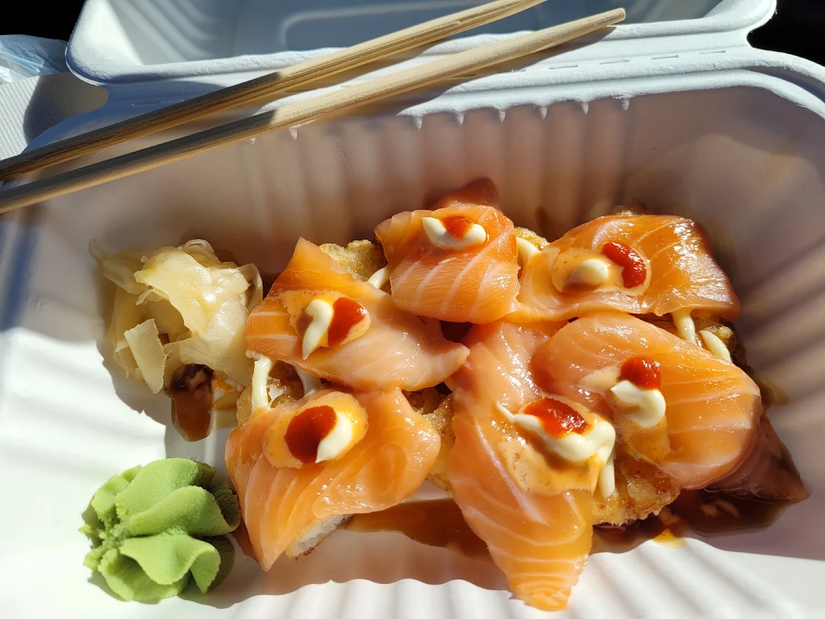 Salmon Pizza, Dani sushi