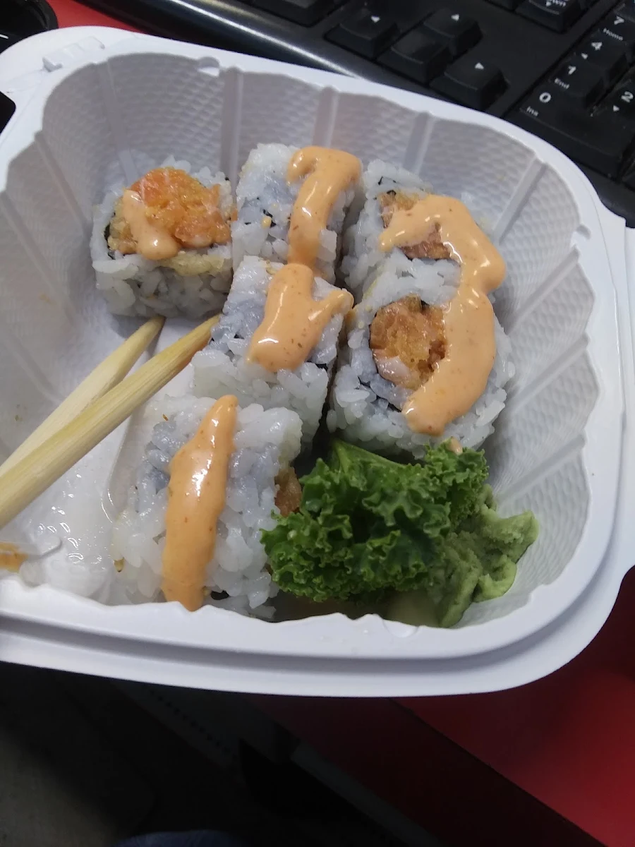 Spicy Salmon Roll, Dani sushi