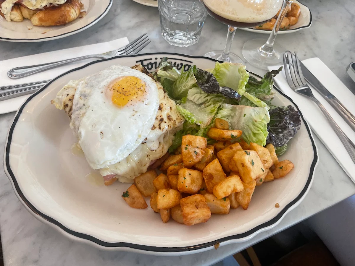 Salmon Benedict
