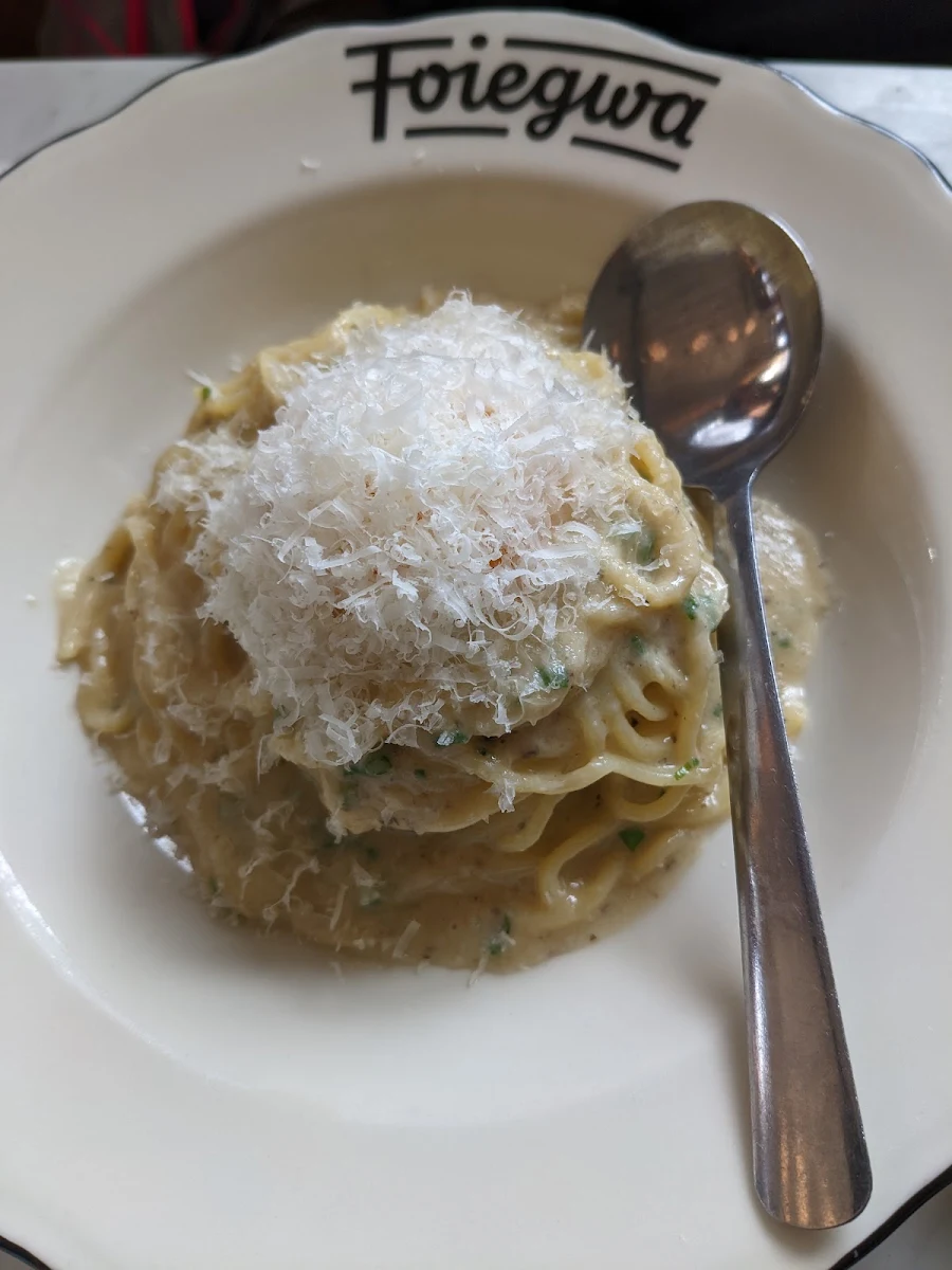Spaghetti Maison Monté Au Beurre Et Truffe Noire Jaune D'Oeuf