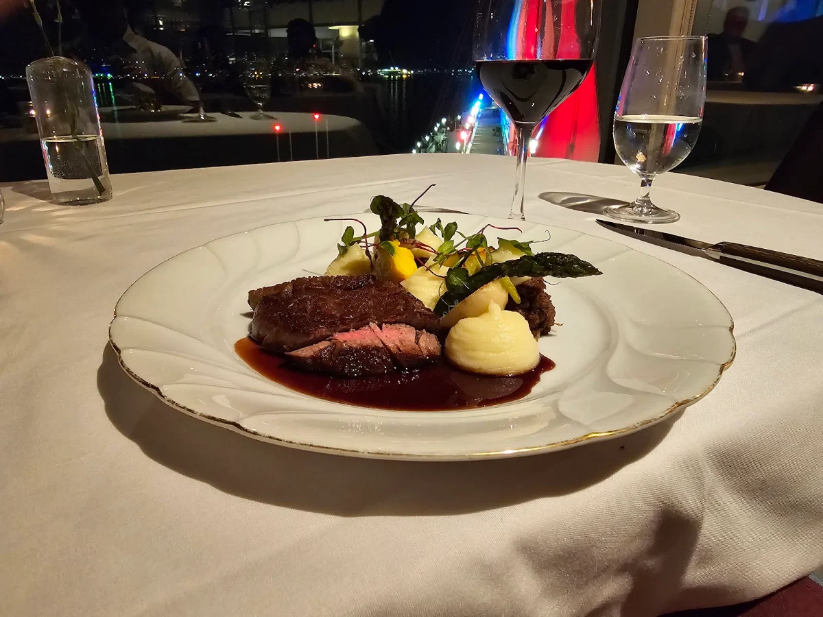 Wagyu, Five Sails Restaurant
