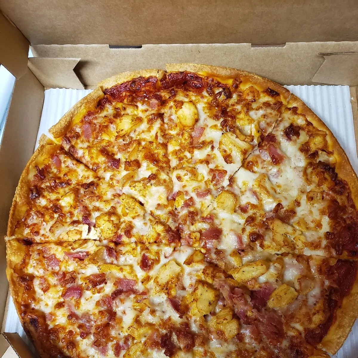 Thin Crust Chicken & Bacon Pizza