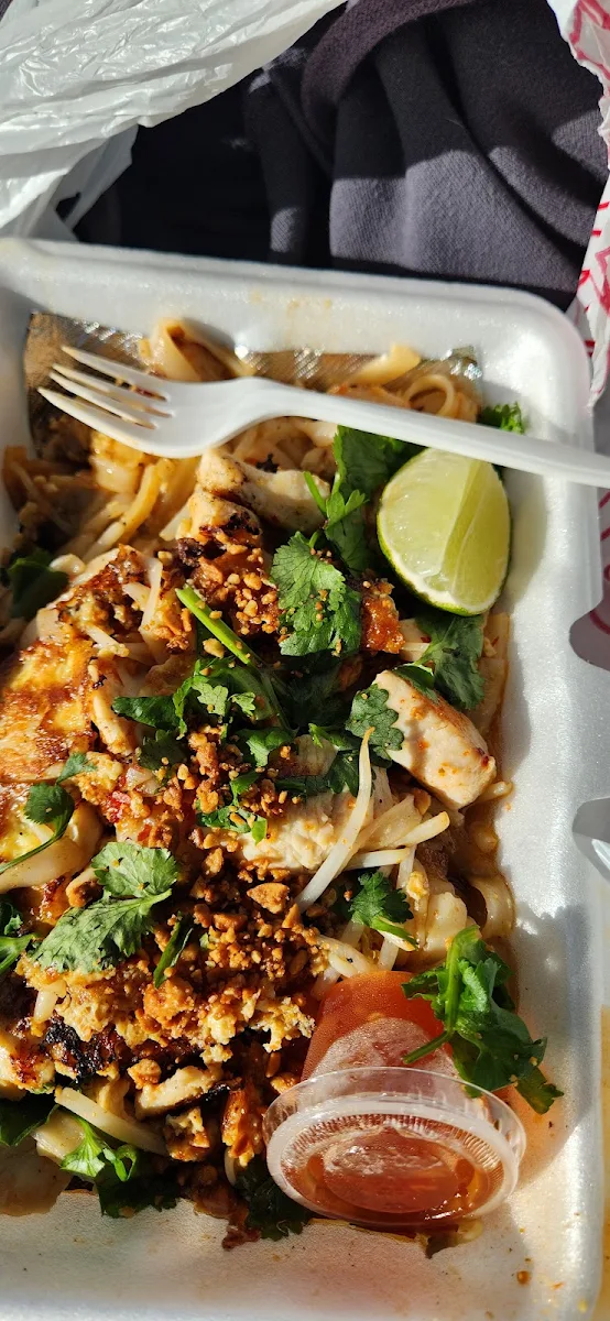 Pad Thai Chicken Entree