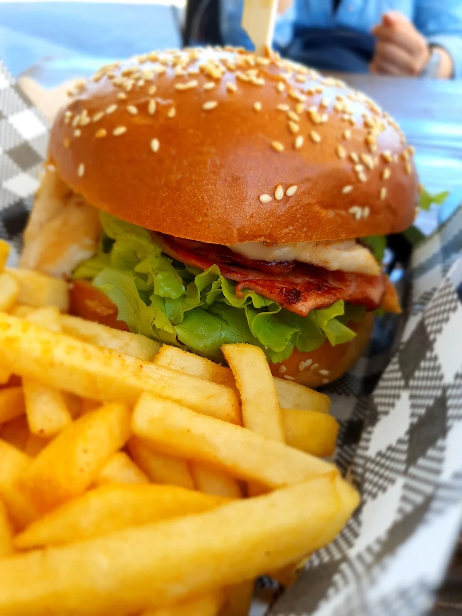Chicken Burger with Chips, Relish on Main