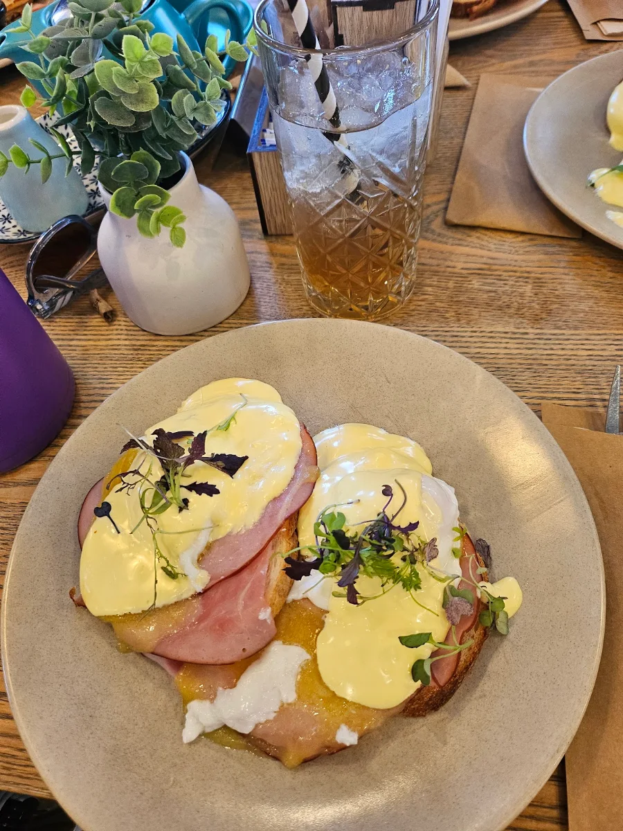 Eggs Benedict, Relish on Main