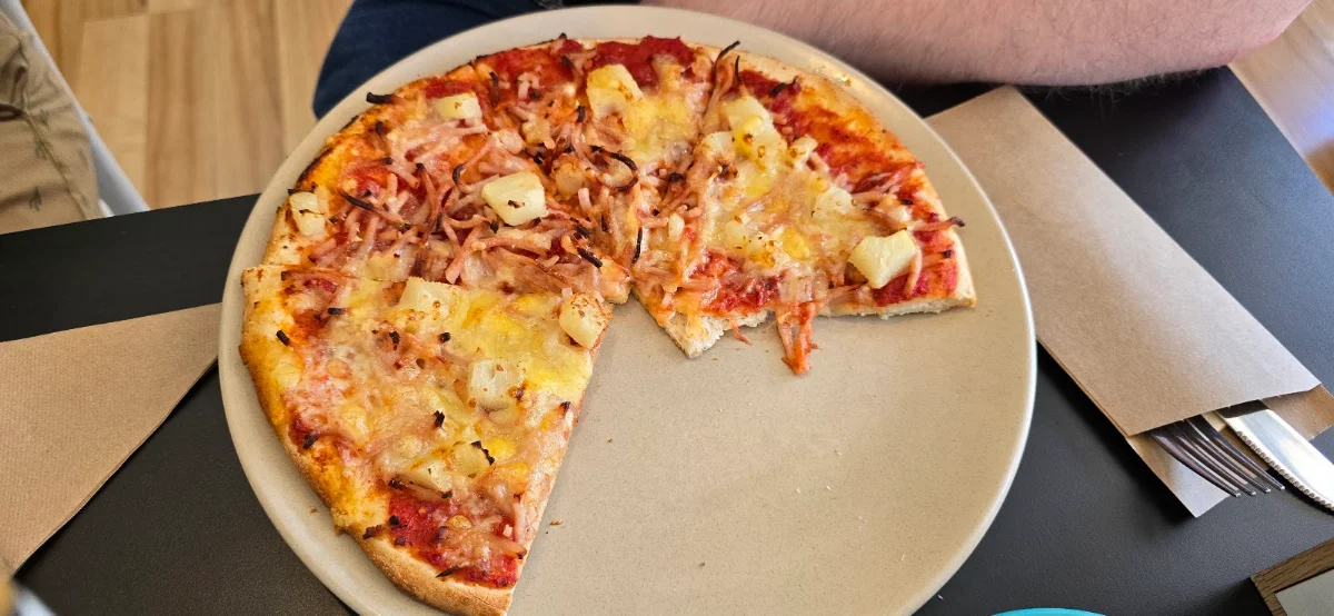 Hawaiian Pizza, Relish on Main
