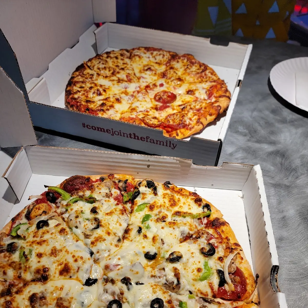 12 Deluxe Pizza 12 Pepperoni Pizza