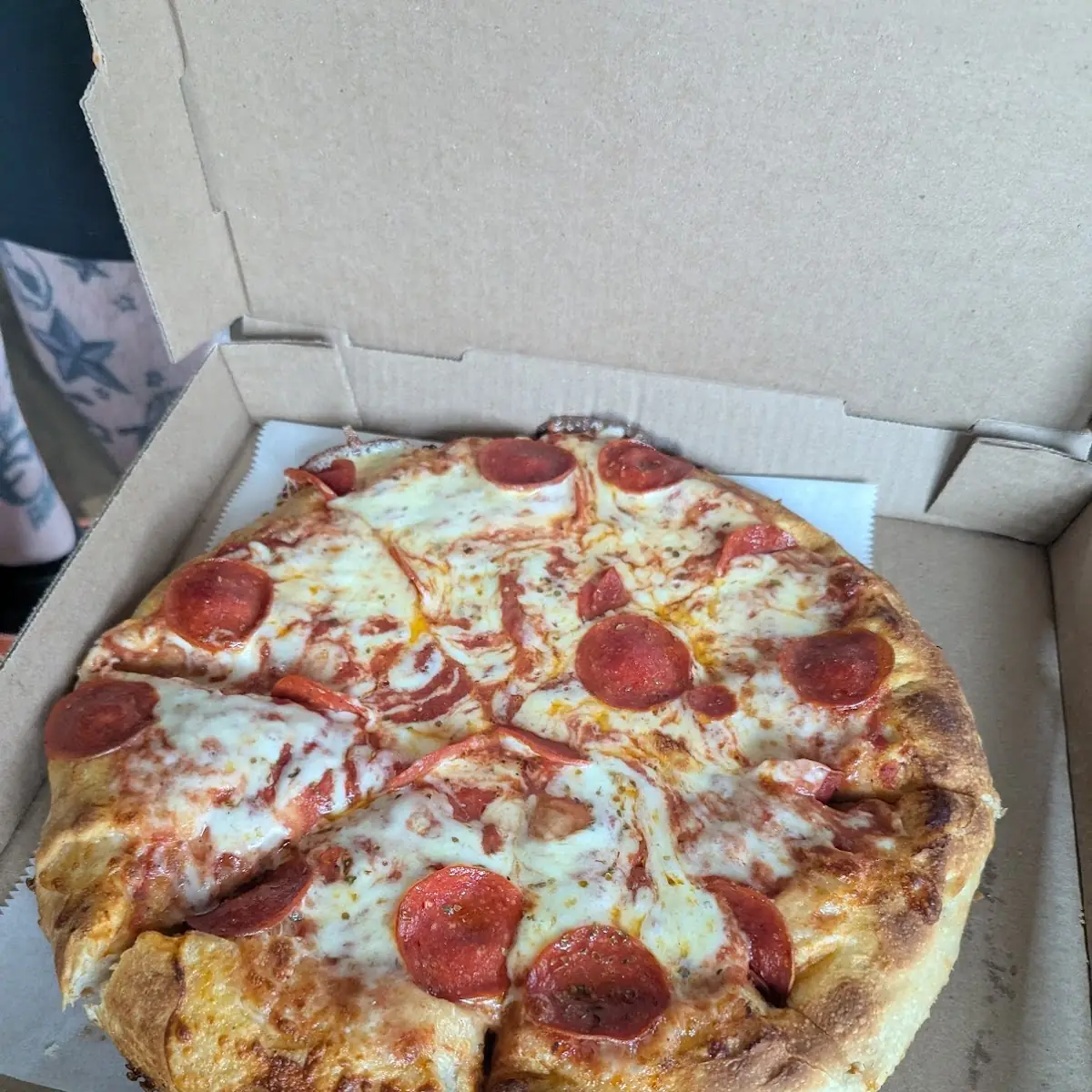 Hot Cheese & Pepperoni Pizza