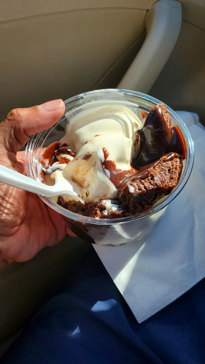 Hot Fudge Brownie Sundae