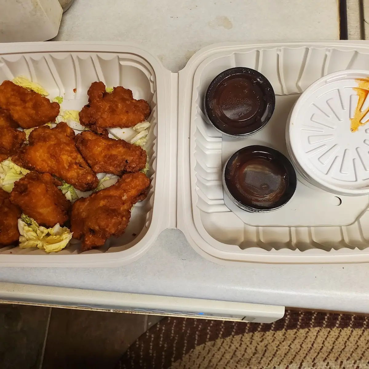Double Crunch Chicken Wings with Sauce