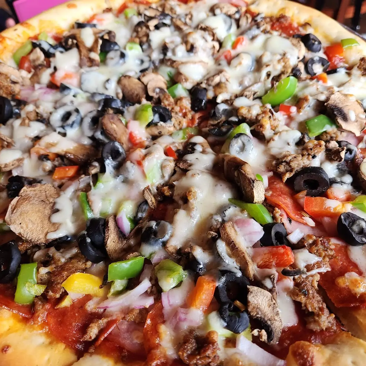 Deluxe Pizza