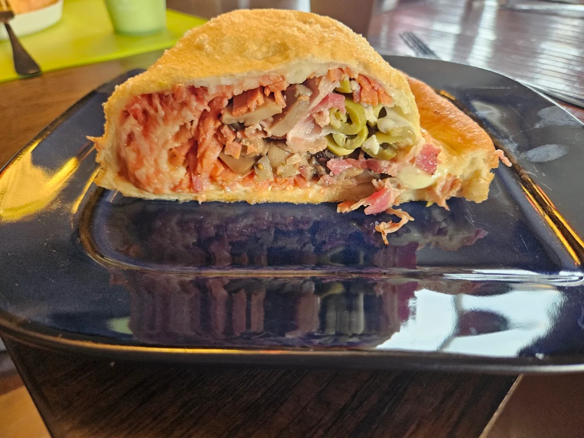 Highlights, Armando's Pizza - Belle River