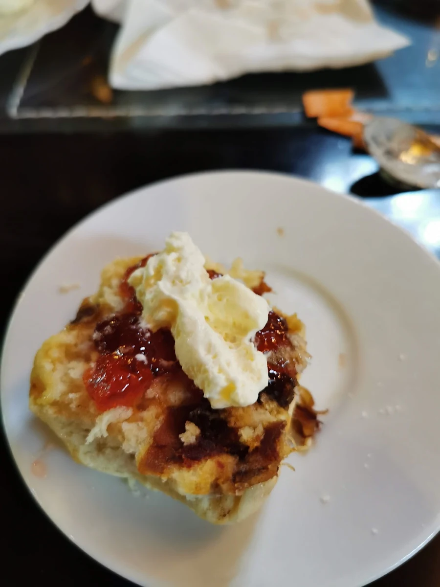 Date Scones with Jam and Cream, Froggies Rest