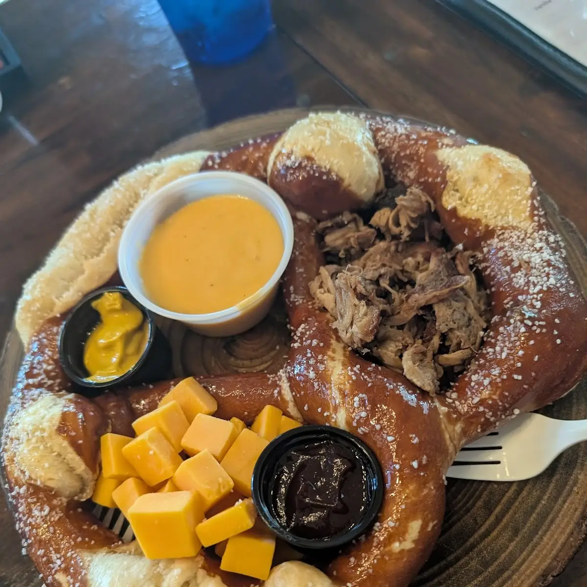 Soft Pretzel w Beer Cheese