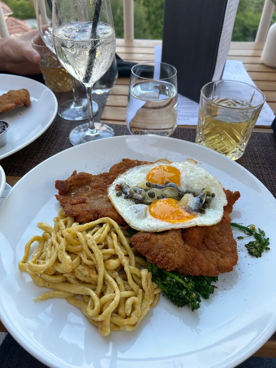 Jägerschnitzel, Alpina Restaurant at Villa Eyrie Resort
