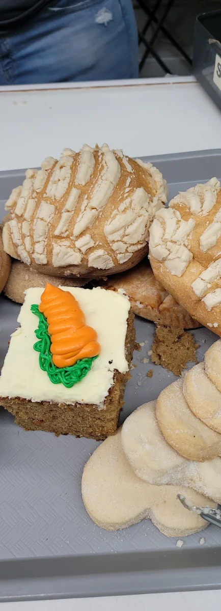 Conchas and Carrot Cake