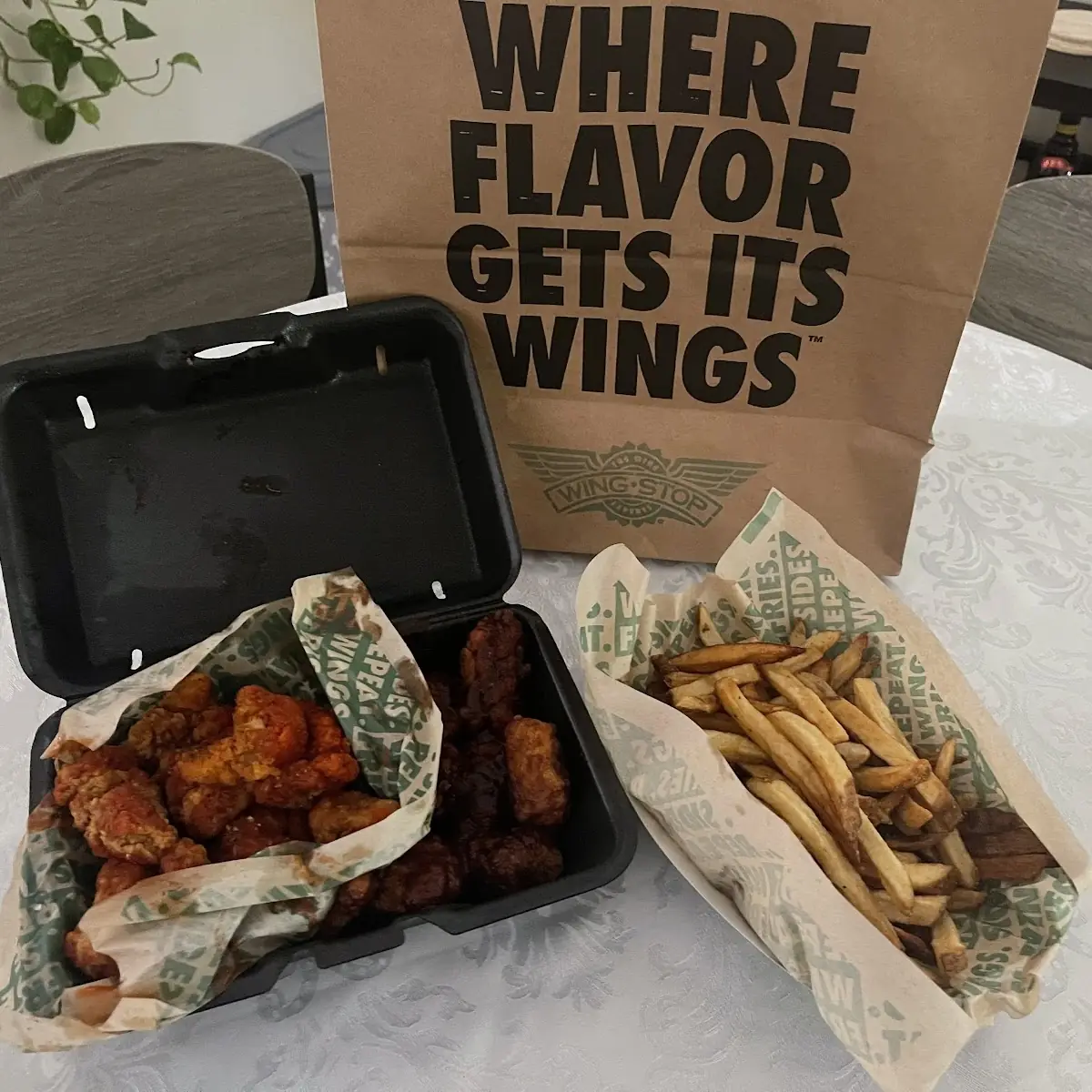 Boneless Wings and Fries