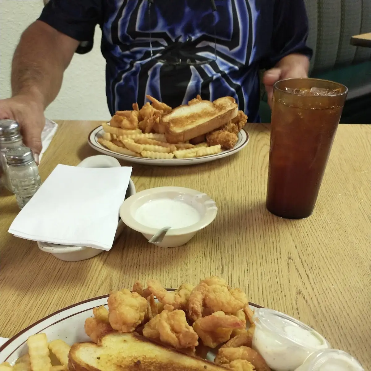 Fried Shrimp Platter w Crab Cakes