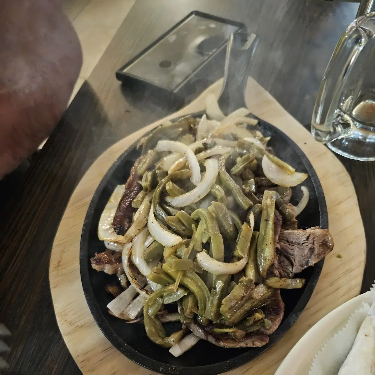 T Bone Steak Con Nopal Asado