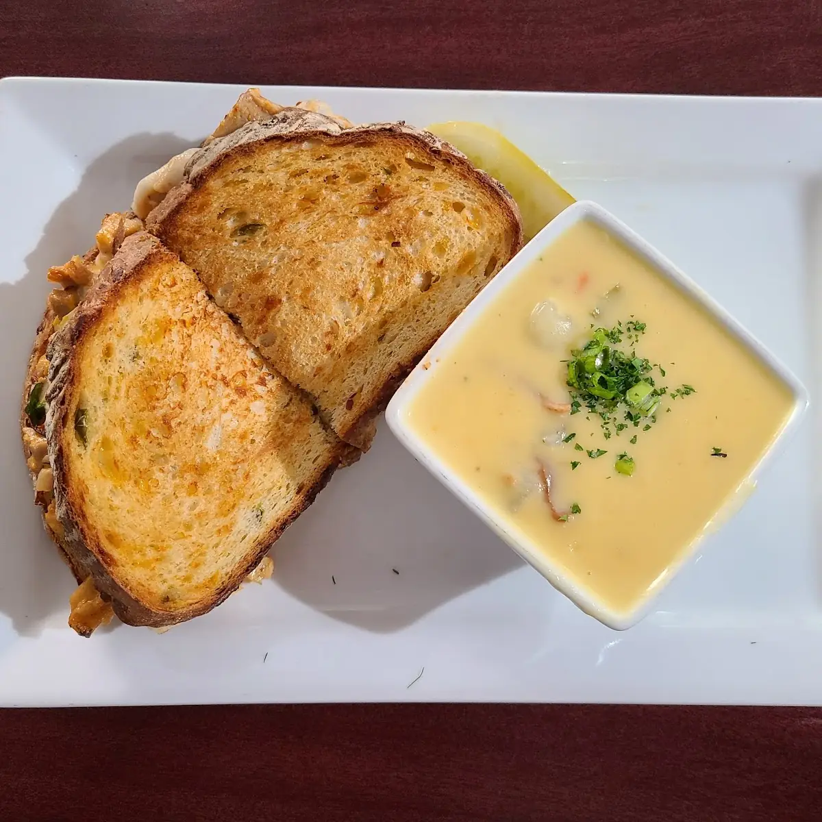 32 oz Soup & Bread (1)