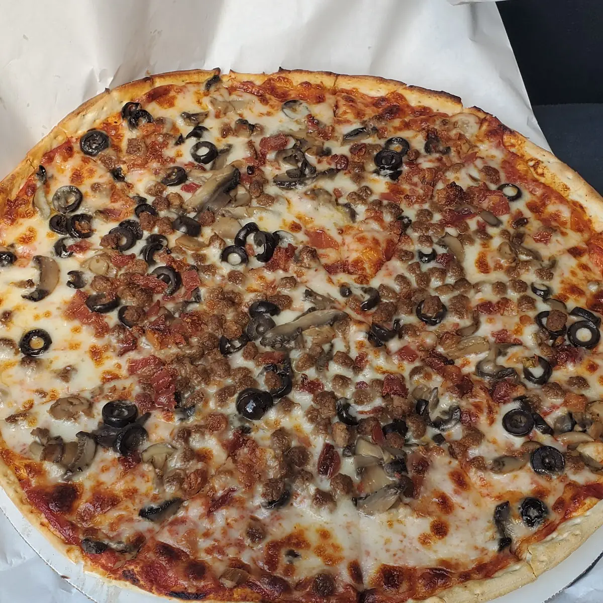 Large Bacon Burger Mushroom Black Olives Pizza