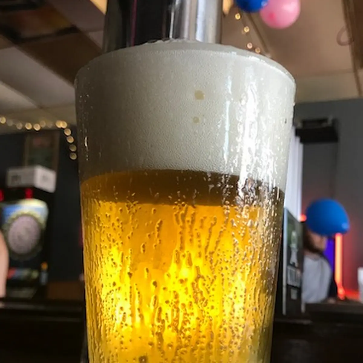 Pint Bud Light Draft 9- Close