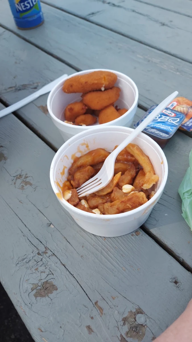 Duo Pépites Et Poutine, Cantine Boivin
