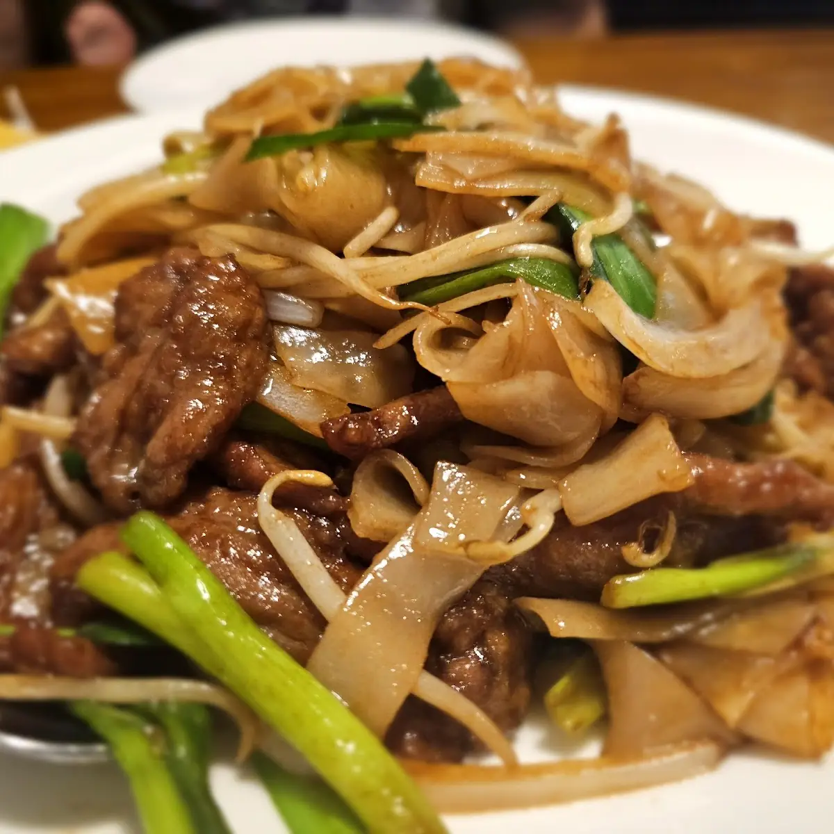 Stir-Fried Rice Noodles with Beef
