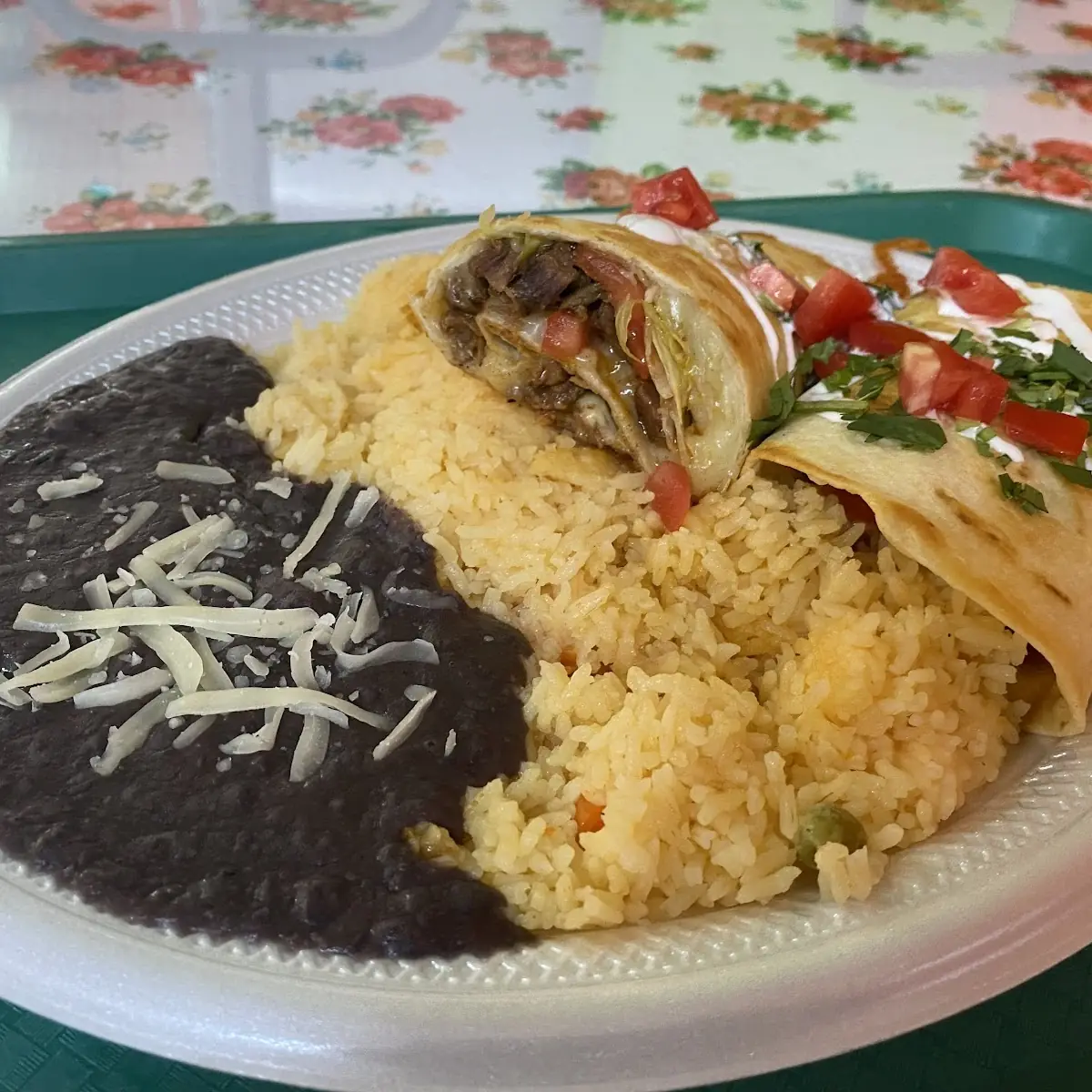 Komin Guisado de Pollo Taco Combo Quesadillas