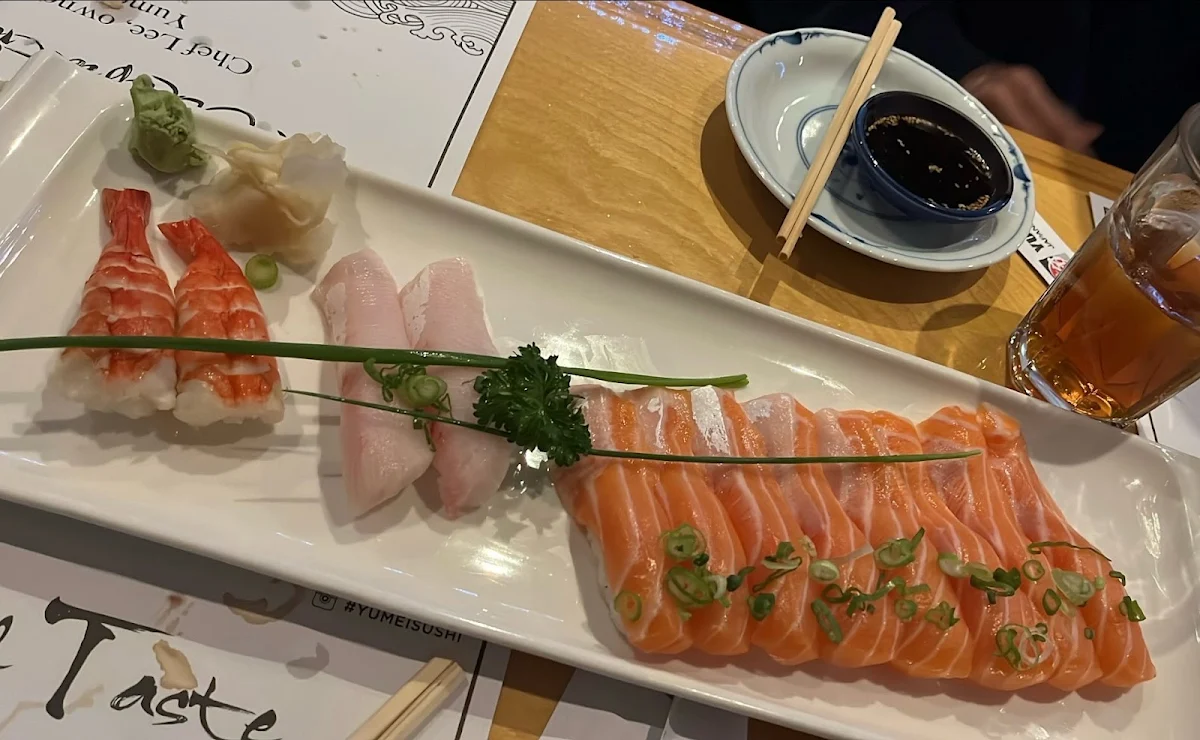 Sushi Assorted Sushi (6 pcs)