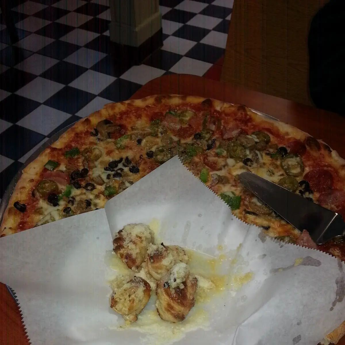 Supreme Pizza with Garlic Knots