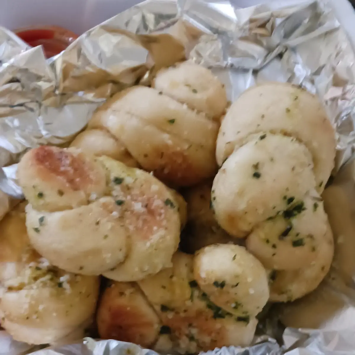 Garlic Knots with Marinara
