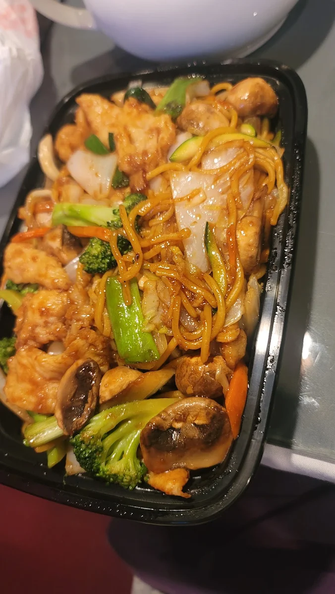 Chicken Lo Mein