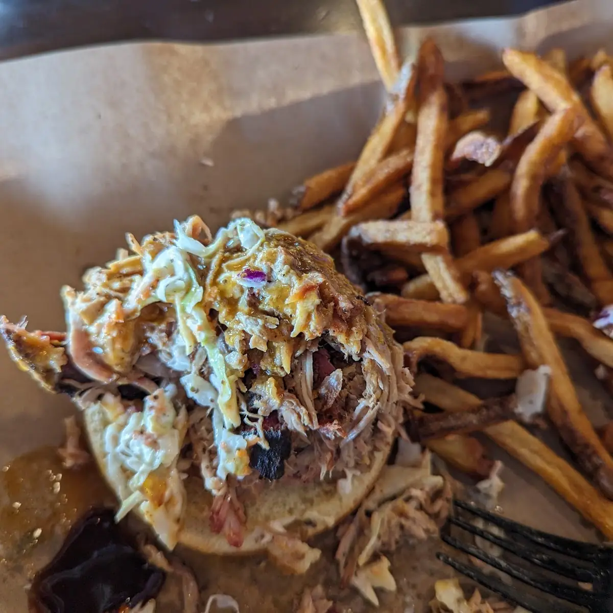 Pulled Pork Sandwich w Slaw