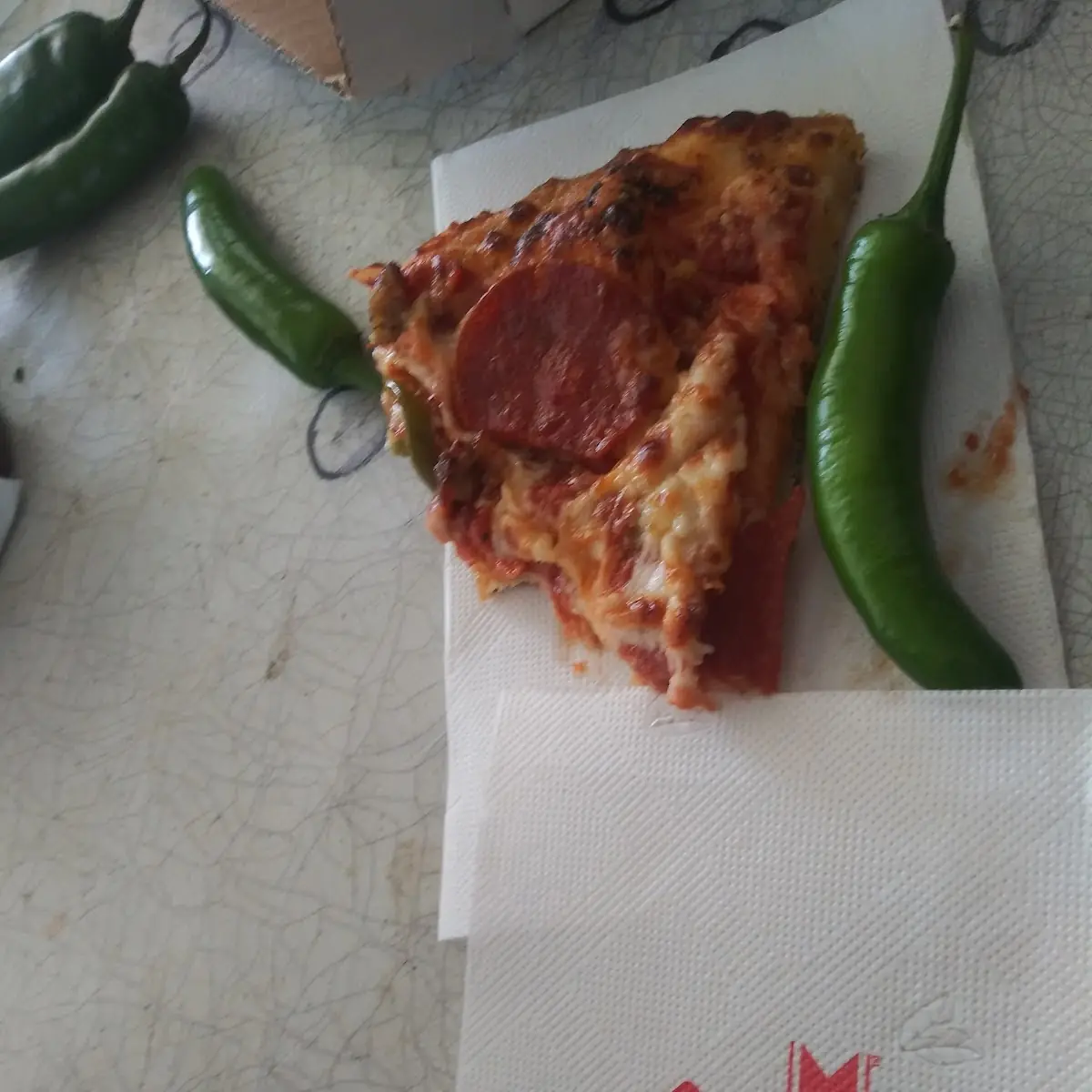 Pizza Peperoni Whit Serrano Pepper