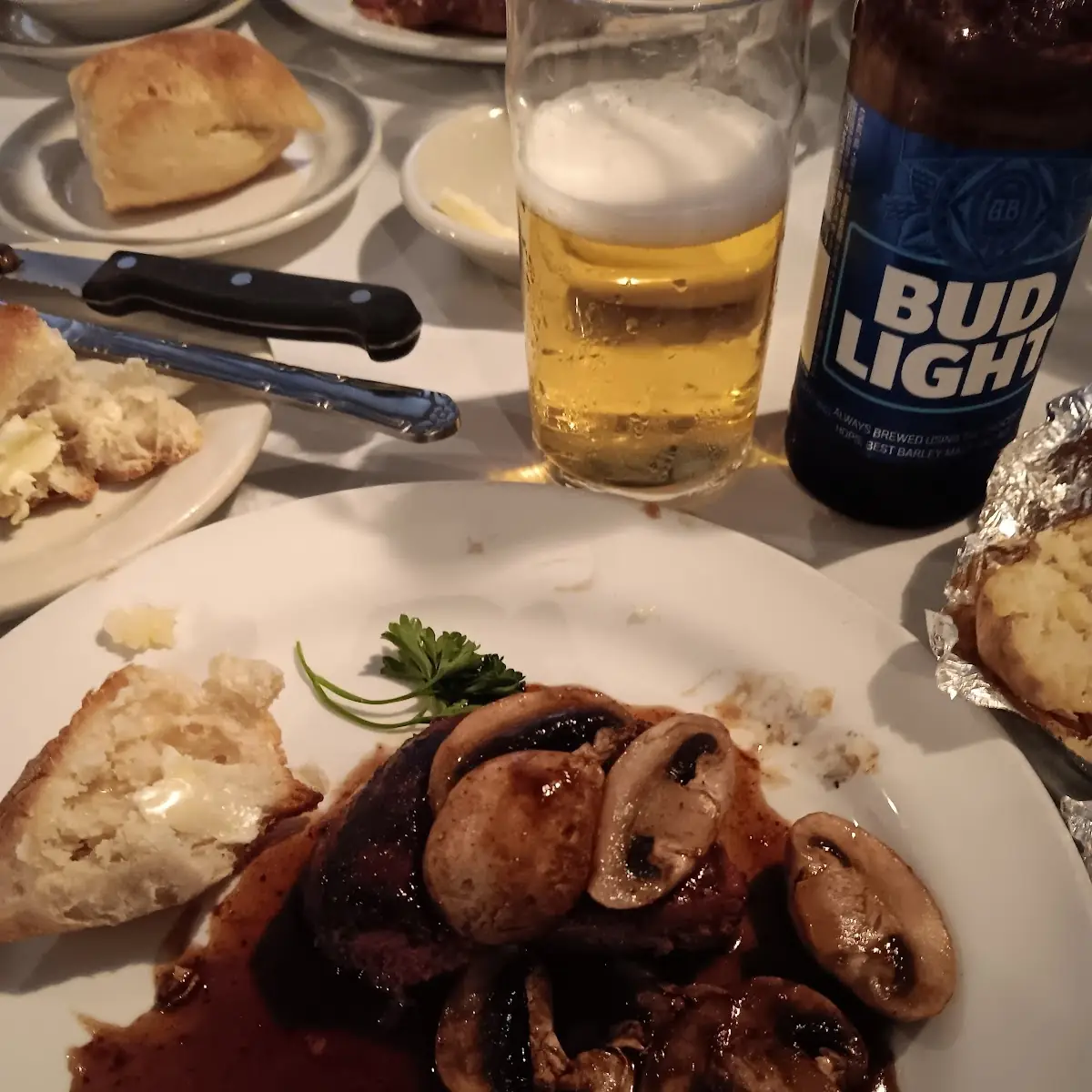 Filet Mingno with Sautéed Mushrooms